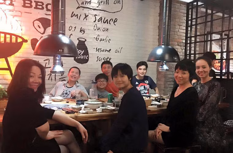 Ngọc Hà thỉnh thoảng vẫn đi ăn cùng Thảo Vân, Thục Khuê và hai con riêng của Công Lý. Họ đối xử với nhau như người trong gia đình.