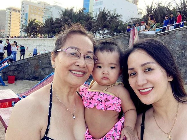 Không chỉ trẻ đẹp, mẹ ruột nữ kiện tướng dancesport còn luôn mang đến năng lượng và suy nghĩ tích cực cho con cái.