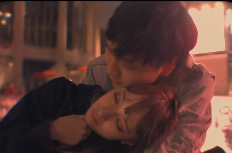 Về Việt Nam ca hát, Xuân Nghi và Minh Vũ chấp nhận yêu xa, nhưng ngày nào cả hai cũng gọi điện tâm sự với nhau.