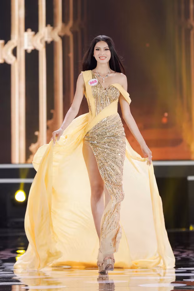 Nguyễn Lê Ngọc Thảo sinh năm 2000. Cô sở hữu số đo ba vòng 81-61-92 cùng chiều cao 1m73.