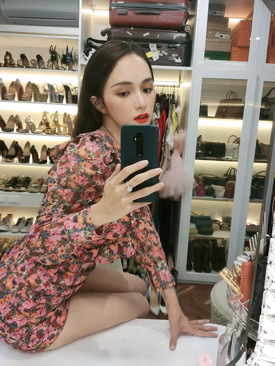 Thế nhưng, vào tháng 10 vừa qua, khi tham dự một sự kiện, giọng ca "Anh ở đâu đấy anh" lại đột ngột thay đổi quan điểm khi cho rằng: "Phụ nữ phải đấu tranh mới hạnh phúc".