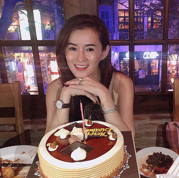 Được các con quan tâm cả về vật chất lẫn tinh thần, mẹ Angela Phương Trinh tràn đầy hạnh phúc.