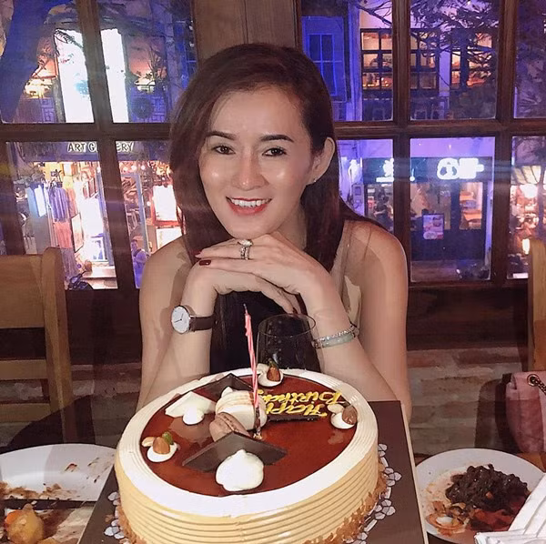 Được các con quan tâm cả về vật chất lẫn tinh thần, mẹ Angela Phương Trinh tràn đầy hạnh phúc.