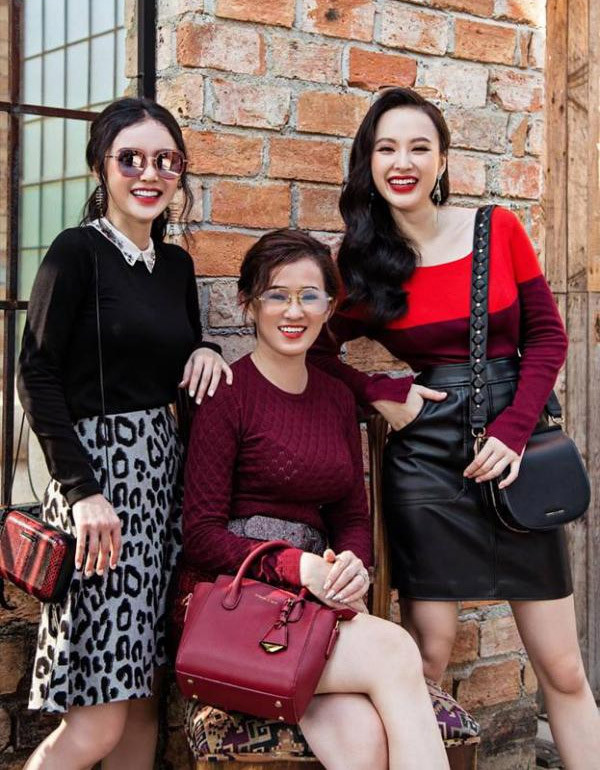 Nhiều fan còn cho rằng mẹ Angela Phương Trinh quyến rũ không kém con gái.