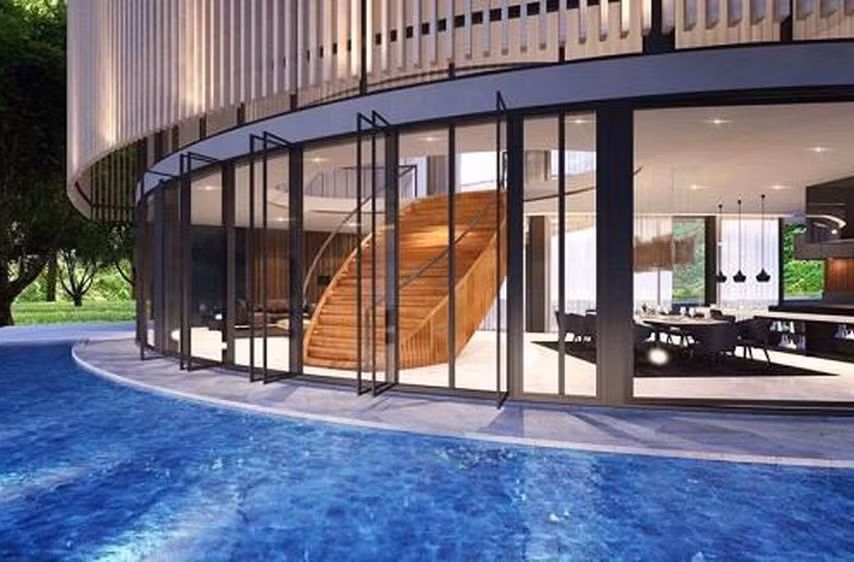 Năm 2018, Vũ Khắc Tiệp mua một căn biệt thự rộng 600m2 ở quận 9, TP.HCM với giá 25 tỷ đồng. Sau khi hoàn thành nội thất, biệt thự của Vũ Khắc Tiệp có giá tới 40 tỷ đồng.