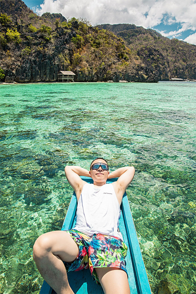 Mới đây, khi mở kênh Youtube giới thiệu về du lịch, Vũ Khắc Tiệp vung tiền đi tới những địa điểm đẹp nhất khắp nơi trên thế giới. Mỗi chuyến đi như vậy anh tốn từ 500 đến 1 tỷ đồng với chi phí cho bản thân và toàn bộ ê-kíp đi cùng.