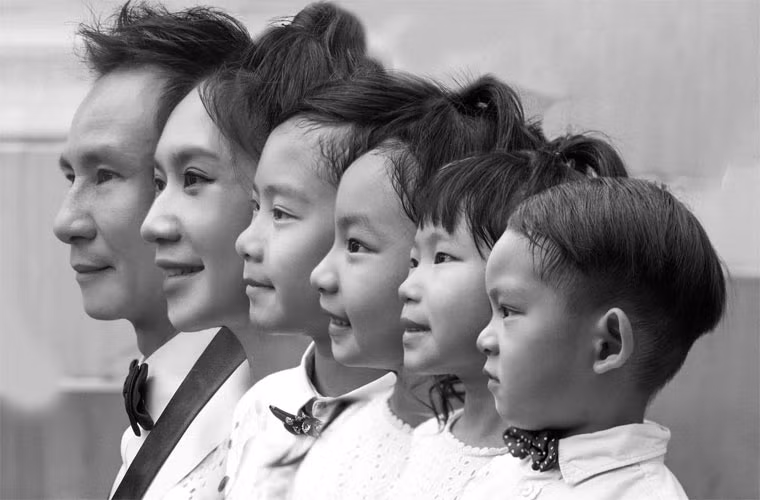 Xem ảnh, ai cũng công nhận cả 6 thành viên trong gia đình đều giống hệt nhau.