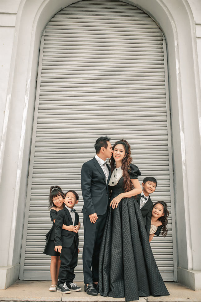 Từ một nam ca sĩ nổi tiếng, Lý Hải rút lui khỏi sân khấu và trở thành nhà đạo diễn, sản xuất phim.