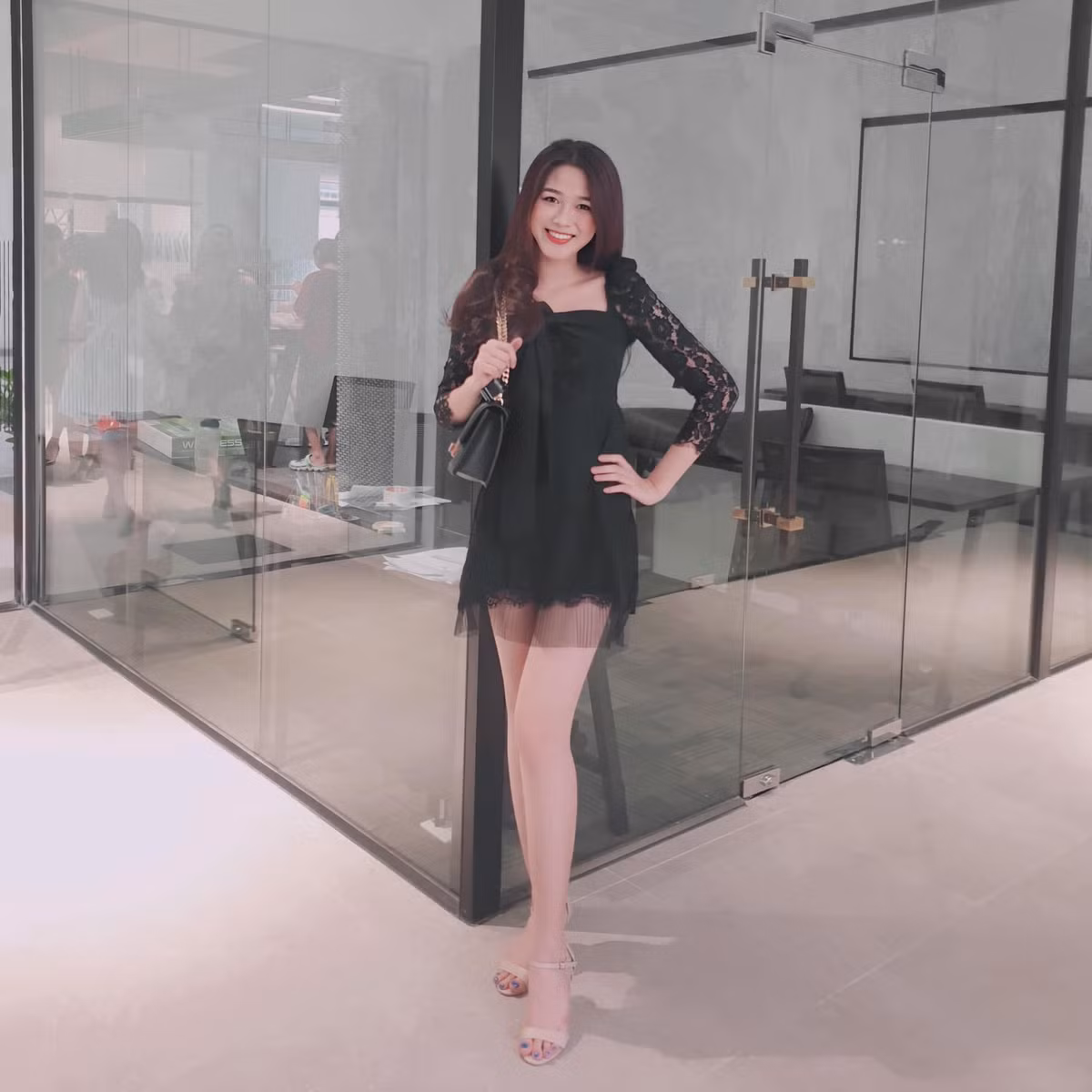 Đỗ Thị Hà "xinh xỉu" với phong cách đời thường.