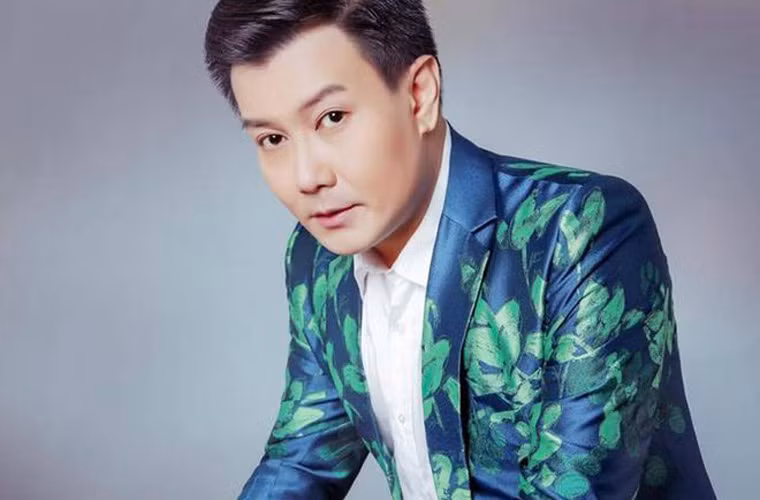 Tuấn Phương cũng qua đời khi nhiều mộng ước của tuổi trẻ còn dang dở. Sau hơn 3 tháng nhập viện vì căn bệnh viêm màng não, nghệ sĩ Tuấn Phương rời cõi tạm ở tuổi 43 vào ngày 7/10.