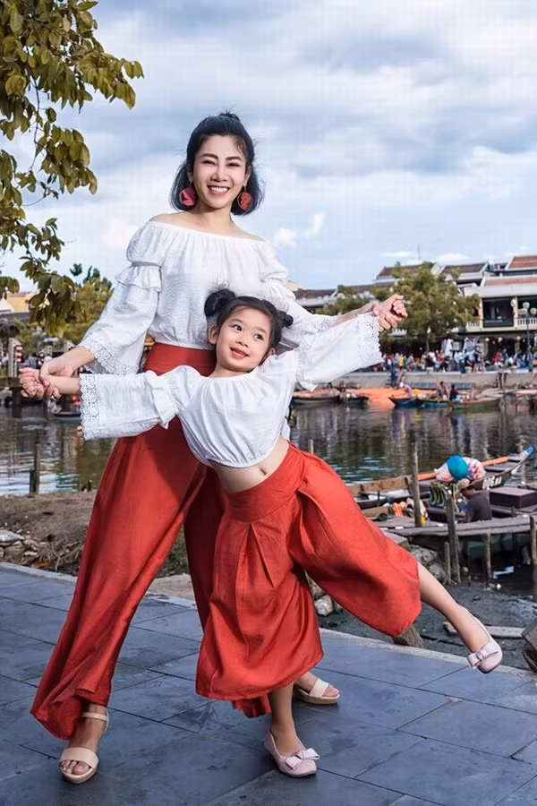 Ra đi khi mới 35 tuổi, con gái còn nhỏ, hoàn cảnh gia đình nhiều khúc mắc, Mai Phương khiến nhiều người thương cảm, xót xa.