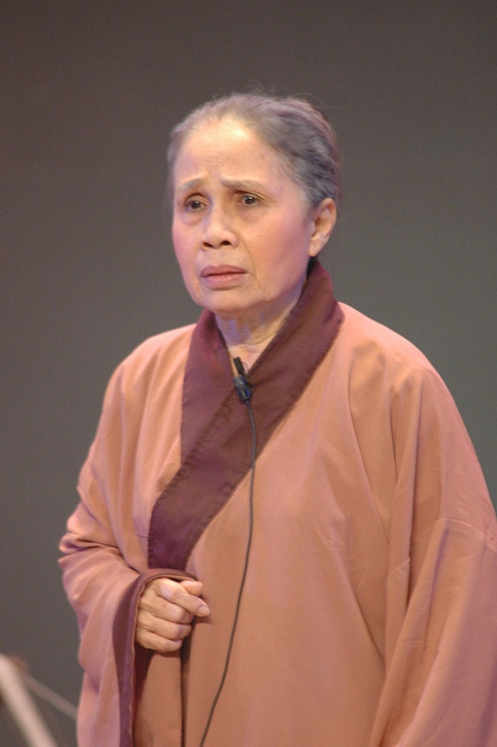 Nghệ sĩ Ánh Hoa, diễn viên gạo cội của màn ảnh miền Nam, qua đời trưa 1/11 sau 20 ngày điều trị tai biến mạch máu não.