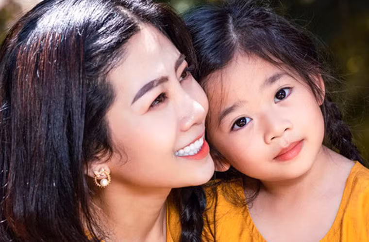 Tối 28/3, nữ diễn viên, ca sĩ Mai Phương trút hơi thở cuối cùng sau gần 2 năm mắc bệnh ung thư phổi.