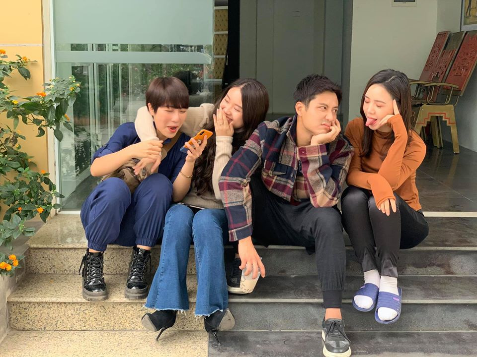 Hậu trường vui nhộn của dàn diễn viên phim "Đừng bắt em phải quên". Ảnh: FBNV