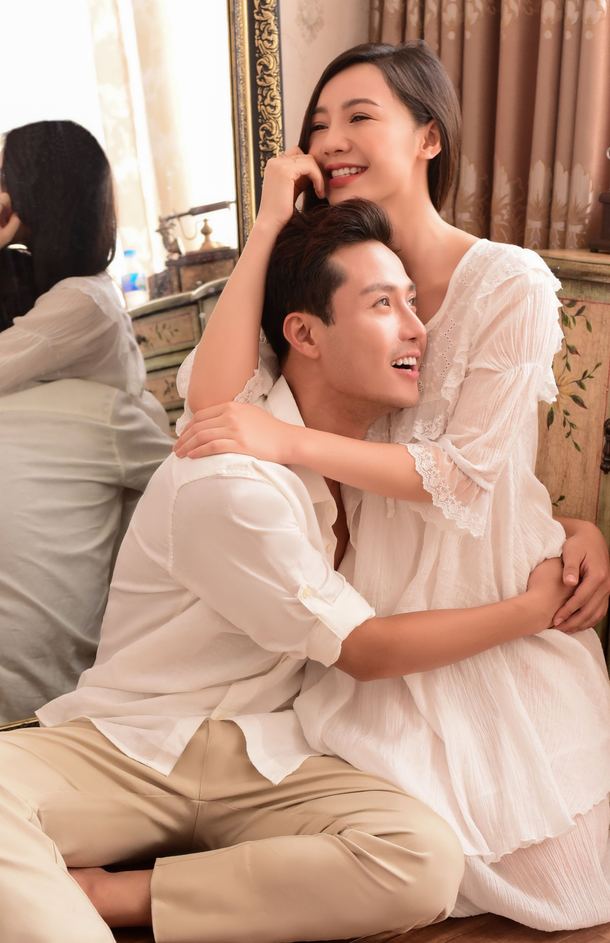 Dù từng đóng cặp với nhau nhưng phải đến "Đừng bắt em phải quên", diễn viên Thanh Sơn và Quỳnh Kool mới làm dấy lên nghi vấn "phim giả tình thật" nhờ sự kết hợp ăn ý cả trên phim lẫn ngoài đời. Ảnh: Chau Nguyen Jr