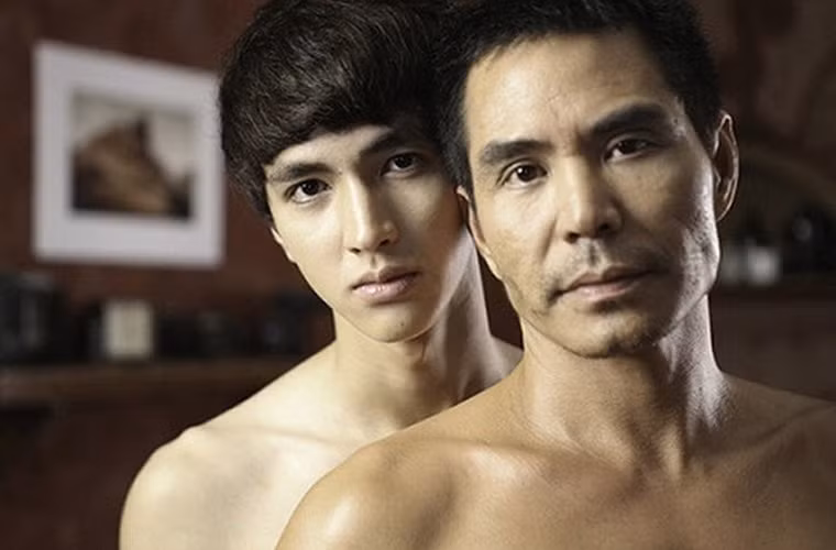 Mặc dù sở hữu ngoại hình chuẩn men, nhưng có thời gian Trung Dũng bị nghi ngờ giới tính khi anh tham gia bộ phim "Lạc giới" vào năm 2014 (ảnh) và có diễn xuất rất ngọt với nam diễn viên Bình An.