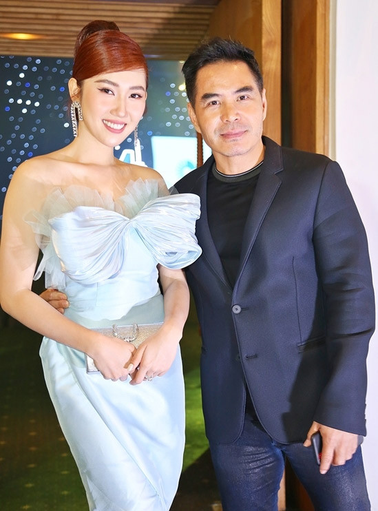 Trung Dũng cũng bị đồn phim giả tình thật với nữ diễn viên Thúy Ngân, người vào vai cô vợ tai quái trong “Gạo nếp gạo tẻ”. Từ việc anh vỗ mông Thúy Ngân, ngủ cùng phòng, rồi hẹn hò đi ăn tối với nhau, dựa vào đó, nhiều người cho rằng hai diễn viên rõ ràng có tình ý.