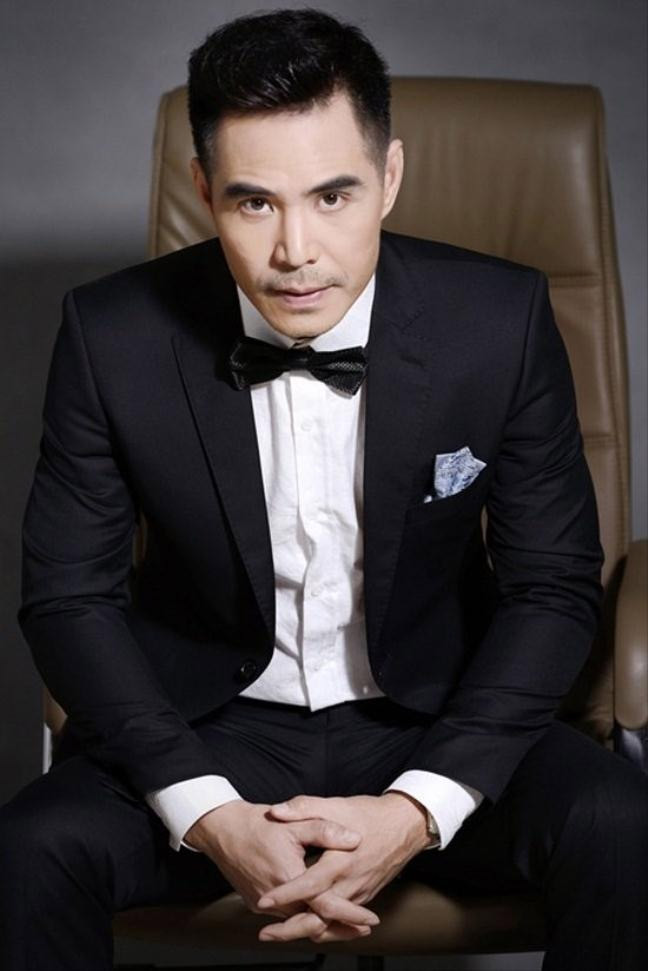 Nhưng không lâu sau đó, Trung Dũng lại tâm sự anh đã chia tay vợ. “Chuyện vợ con của tôi thì chỉ mình tôi biết thôi, tôi không muốn chia sẻ với ai cả. Tôi có vợ và con, nhưng chúng tôi không hợp nhau nên chia tay. Vợ tôi không muốn cho con nhìn mặt ba nên đem con đi. Trong showbiz này nhiều người như vậy, con cái bị ngăn cấm nên không gặp được bố mẹ”.