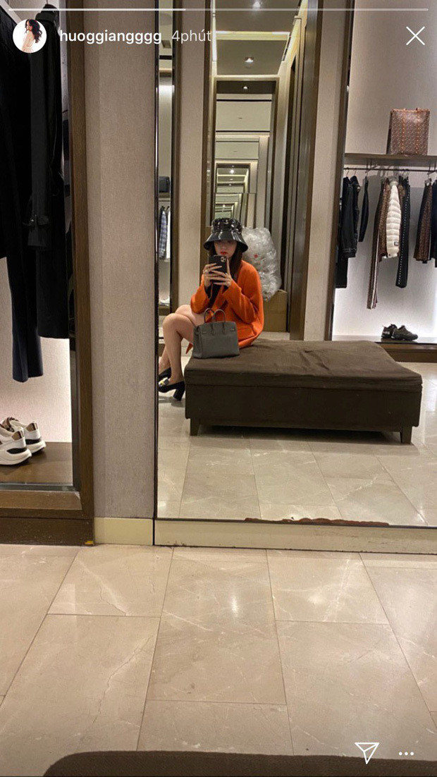 Hương Giang chia sẻ khoảnh khắc đi mua sắm một mình.