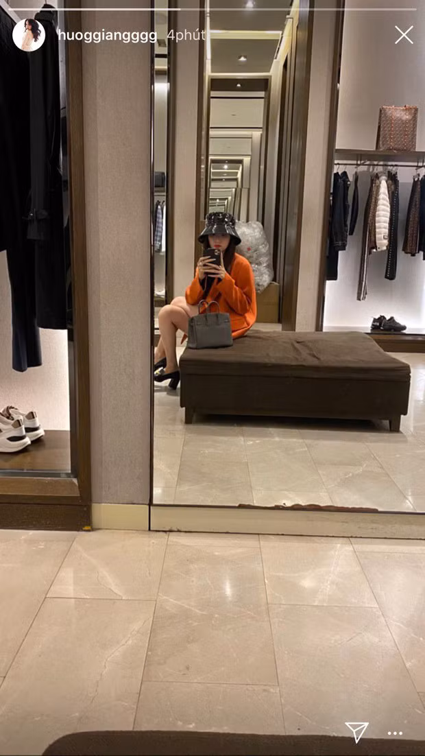 Hương Giang chia sẻ khoảnh khắc đi mua sắm một mình.