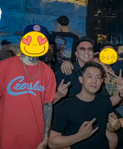 Matt Liu và bạn thân thiếu gia Tống Đông Khuê (nhân vật từng tham gia "Người ấy là ai") trong buổi tiệc sinh nhật.