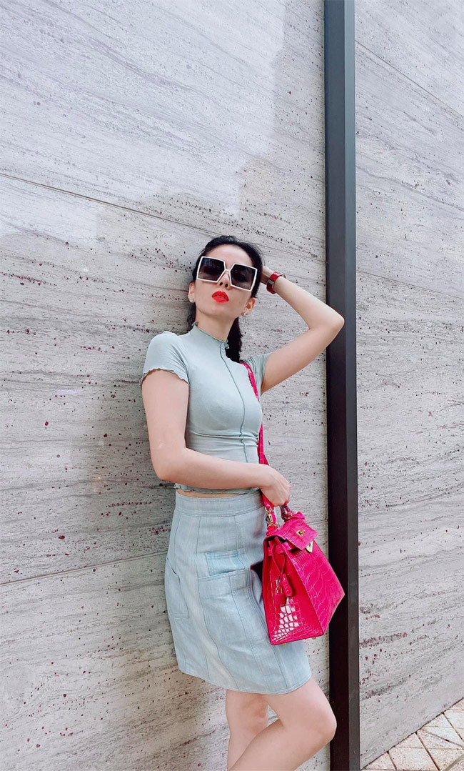 "Chỉ cần ngập ngừng, dù một chút thôi... thì đó là cái na ná tình yêu, mà na ná tình yêu thì có trăm, nghìn, triệu", Lệ Quyên chia sẻ tâm trạng trên trang cá nhân.