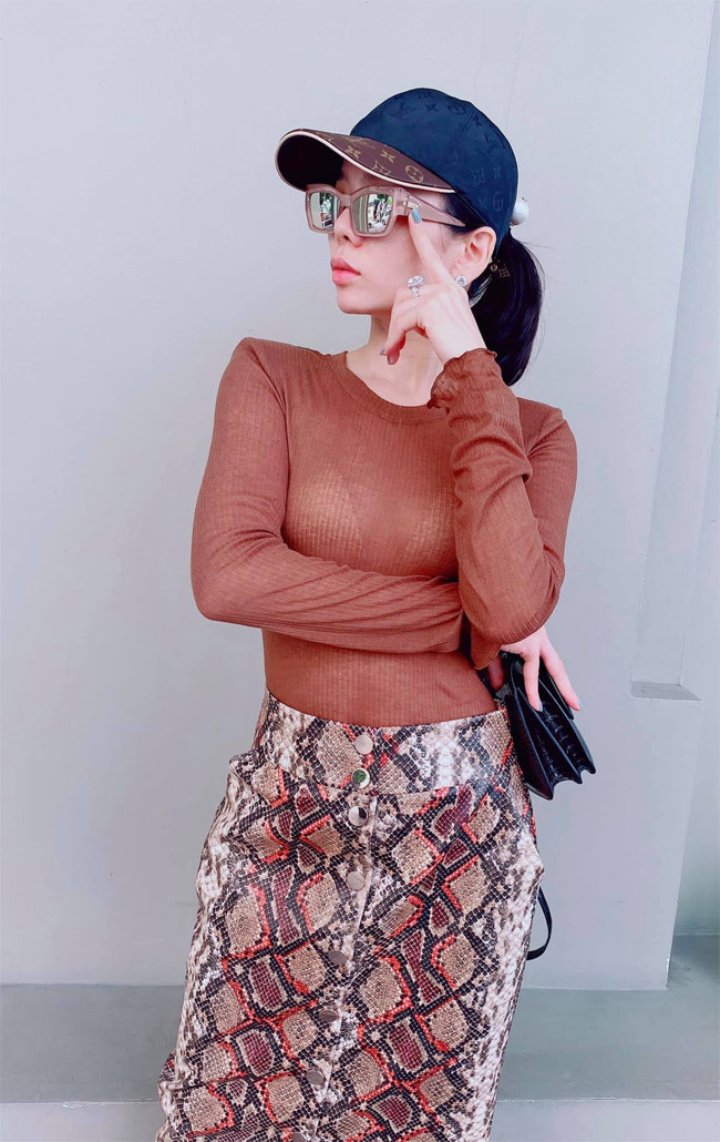 "Yêu một người là dù người ấy là ai, ra sao, thế nào, bạn vẫn hãnh diện khi sánh đôi, đó chính thực là yêu... ", "nữ hoàng phòng trà" trải lòng.