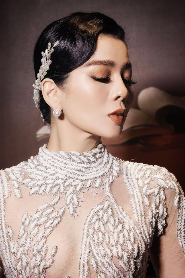 "Không gì khác... Chỉ có trái tim mới có thể giữ được trái tim ở lại", nữ ca sĩ nhắn gửi vu vơ.