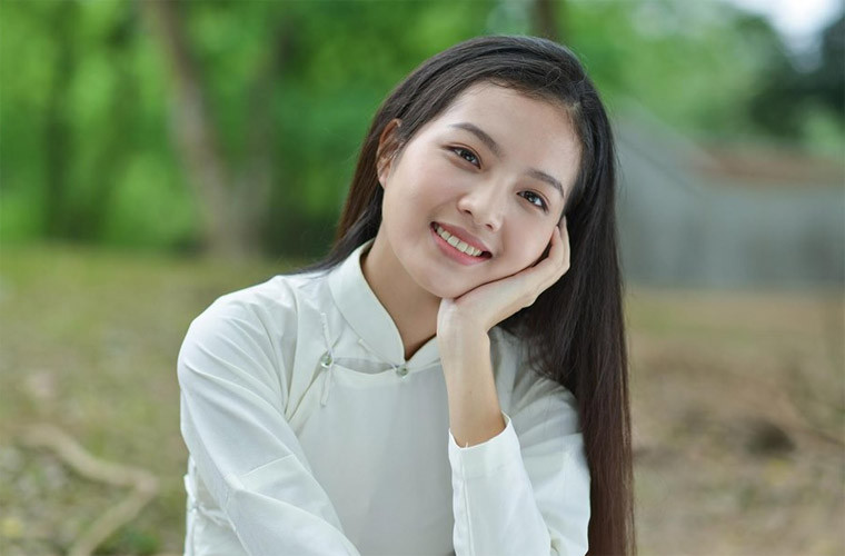 Nữ diễn viên sinh năm 1997 chỉ là tay ngang đi đóng phim nhưng diễn xuất của cô không làm khán giả thất vọng.