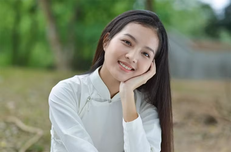 Nữ diễn viên sinh năm 1997 chỉ là tay ngang đi đóng phim nhưng diễn xuất của cô không làm khán giả thất vọng.