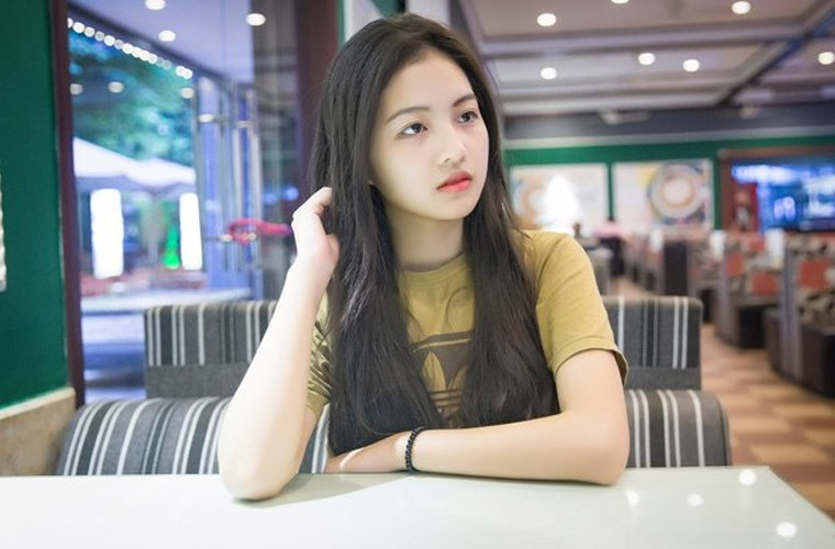 Nhưng chỉ đến khi xuất hiện trong hai bộ phim giờ vàng của VTV: "Nhà trọ Balanha" và "Tình yêu và tham vọng", Bích Ngọc mới thực sự gây chú ý.