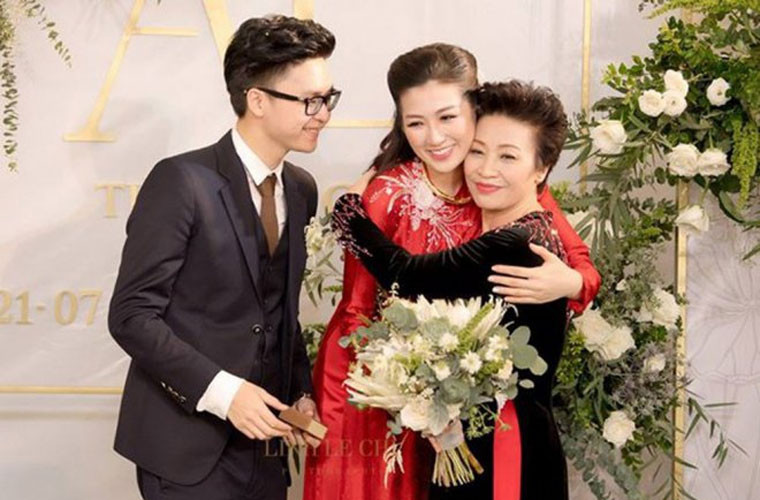 Được chồng chiều, Tú Anh còn khiến nhiều người ghen tị vì có bố mẹ chồng cực kỳ tâm lý.