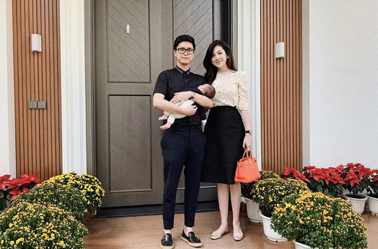 Theo chia sẻ của Tú Anh, chồng cô cũng giúp vợ chăm con. Anh ru con ngủ, cho con ăn còn khéo hơn cả vợ.