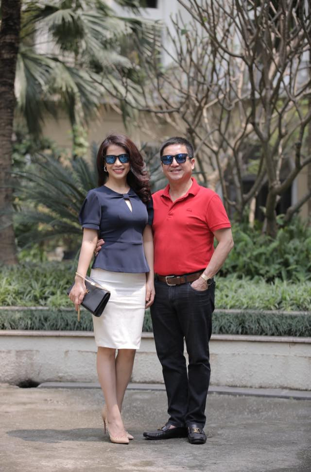 Bạn gái kém 17 tuổi của Chí Trung cũng gửi lời chúc mừng sinh nhật tới anh: "Chúc anh tuổi mới luôn vui vẻ, tươi trẻ, tính tình mát mẻ, luôn làm cho em cười nắc nẻ!".