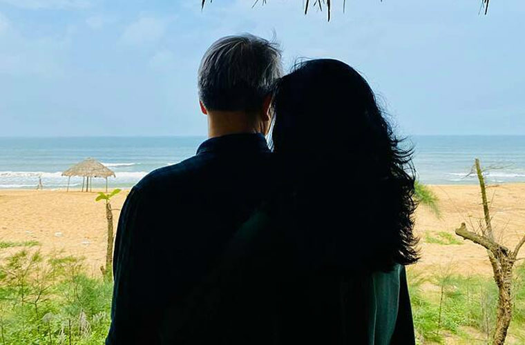 Cách đây hơn 1 tháng, khi Thanh Lam chia sẻ ảnh chụp cùng bạn trai mới nhưng chỉ chụp ảnh sau lưng, nhiều bạn bè vào chúc mừng. Quốc Trung cũng bình luận vui: “Anh mà còn nói thế nữa, nhưng bạn Thanh Lam sẽ thù anh đấy", khi một người bạn nói: "Cuối cùng, nàng đã có nhãn quan chuẩn".