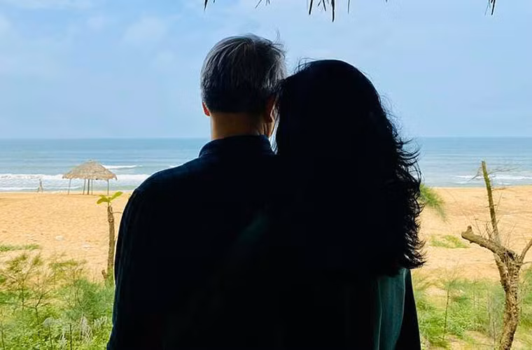 Cách đây hơn 1 tháng, khi Thanh Lam chia sẻ ảnh chụp cùng bạn trai mới nhưng chỉ chụp ảnh sau lưng, nhiều bạn bè vào chúc mừng. Quốc Trung cũng bình luận vui: “Anh mà còn nói thế nữa, nhưng bạn Thanh Lam sẽ thù anh đấy", khi một người bạn nói: "Cuối cùng, nàng đã có nhãn quan chuẩn".