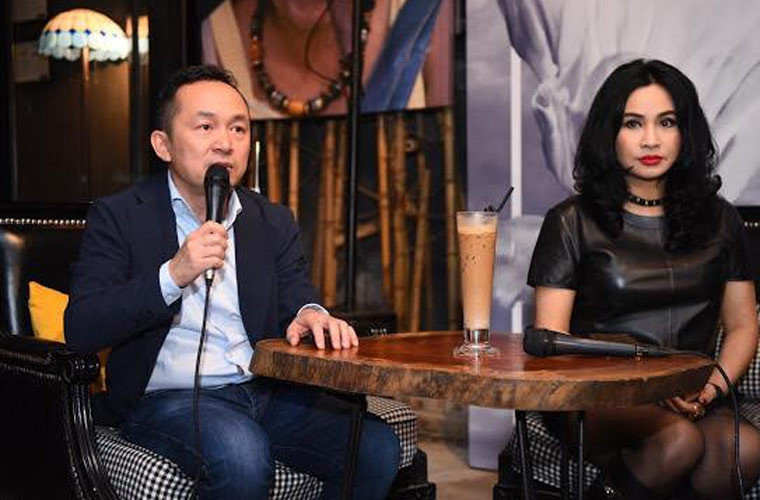 Quốc Trung và vợ cũ coi nhau như bạn thân khi anh trêu Thanh Lam trên trang cá nhân "toàn lấy nhầm chồng" nhưng nữ diva không hề tỏ ra giận hay buồn vì cô biết Quốc Trung chỉ bông đùa.