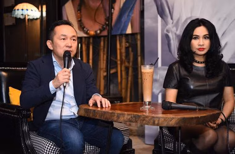 Quốc Trung và vợ cũ coi nhau như bạn thân khi anh trêu Thanh Lam trên trang cá nhân "toàn lấy nhầm chồng" nhưng nữ diva không hề tỏ ra giận hay buồn vì cô biết Quốc Trung chỉ bông đùa.