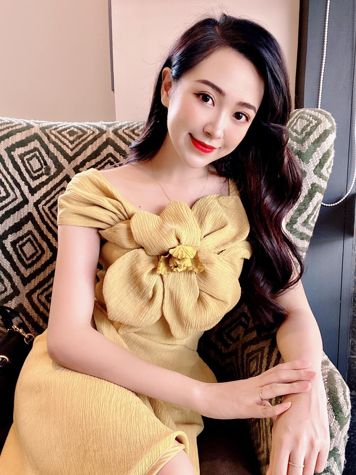 Với gương mặt hiền lành, Kim Oanh được nhiều đạo diễn “đo ni đóng giày” cho các vai chính diện.