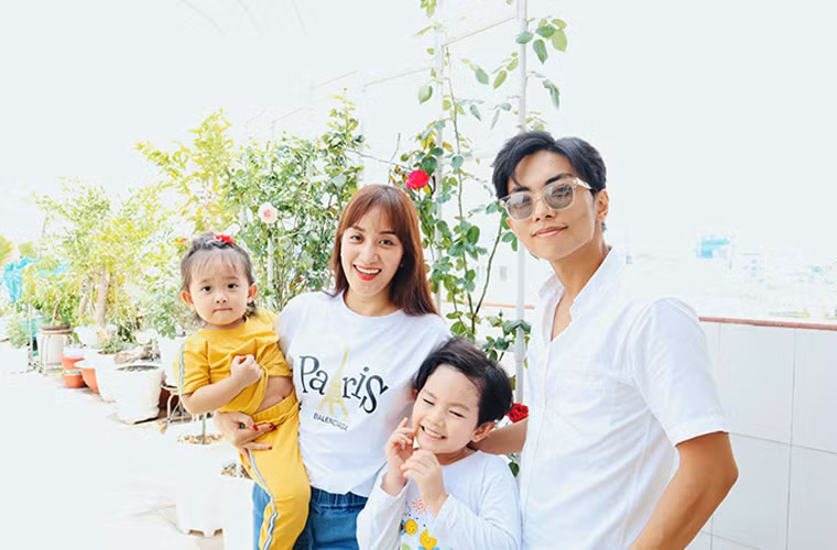 Nam kiện tướng dancesport còn bỏ ra hơn 100 triệu làm một vườn hồng trên sân thượng tặng vợ.