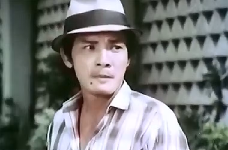 Nhờ tài diễn và vẻ phong trần, bụi bặm, nam diễn viên sinh năm 1956 được gọi là tài tử màn ảnh Việt lúc đó.