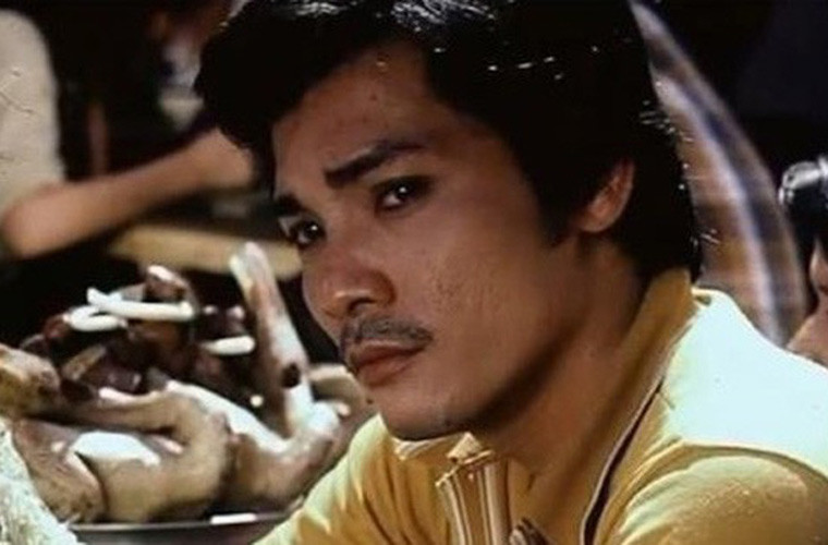 Lúc nổi tiếng, Thương Tín tiêu tiền không tiếc, cát-sê một bộ phim của ông 1 chỉ vàng thì ông tiêu tới vài ba cây vàng trong một đêm.