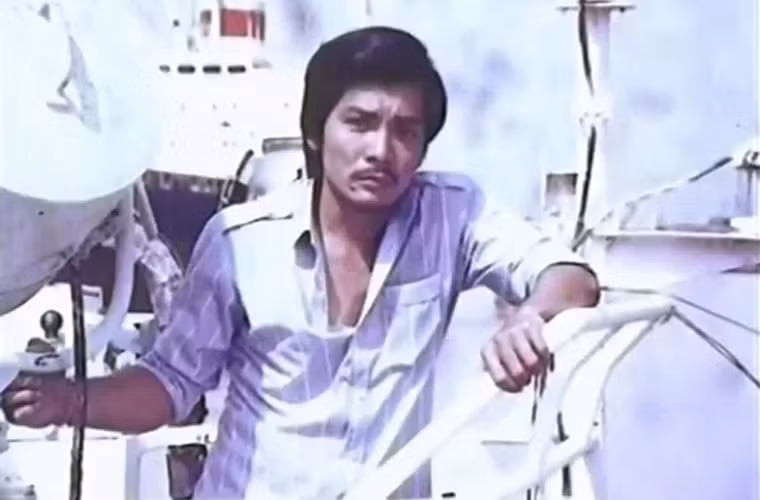 Cuộc sống của Thương Tín kể từ đó được cung phụng như một ông hoàng từ nhà, xe, quần áo, tiền tiêu… bất kể thứ gì ông thích, nữ đại gia đều chu cấp.