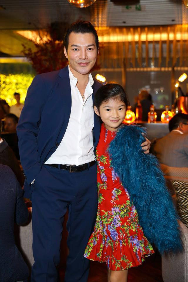 Bảo Tiên thành thạo 3 ngoại ngữ và bố mẹ dự định sẽ cho cô nhóc du học vào năm 16 tuổi.