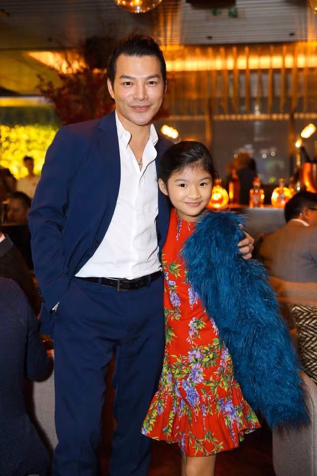 Bảo Tiên thành thạo 3 ngoại ngữ và bố mẹ dự định sẽ cho cô nhóc du học vào năm 16 tuổi.