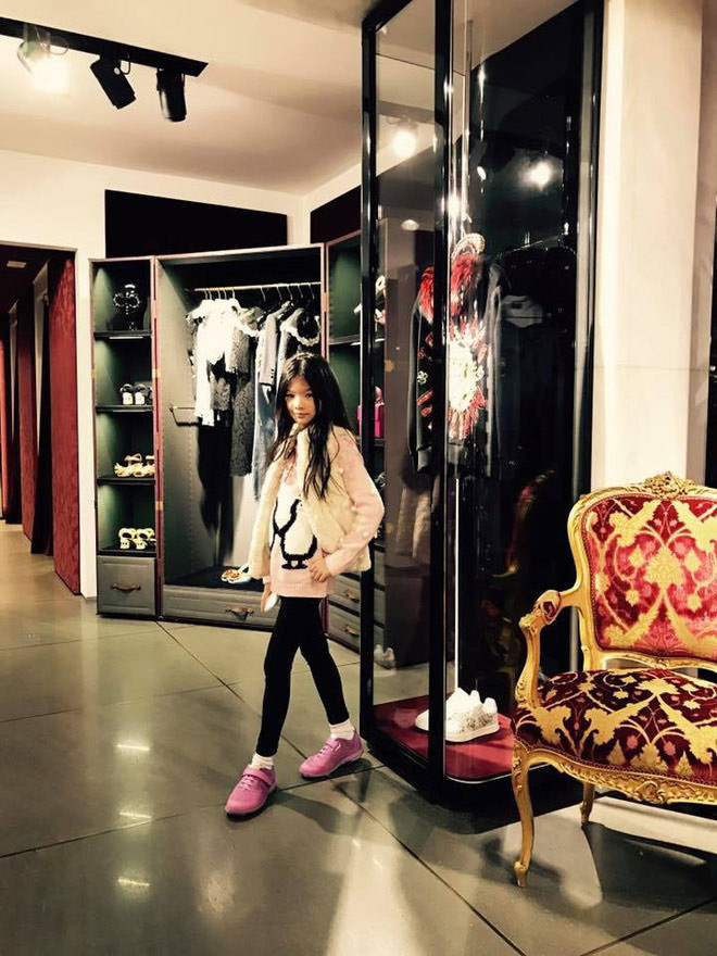 Từ nhỏ Bảo Tiên có gu ăn mặc rất “chất” nhờ những bộ quần áo sành điệu bố mẹ sắm cho.