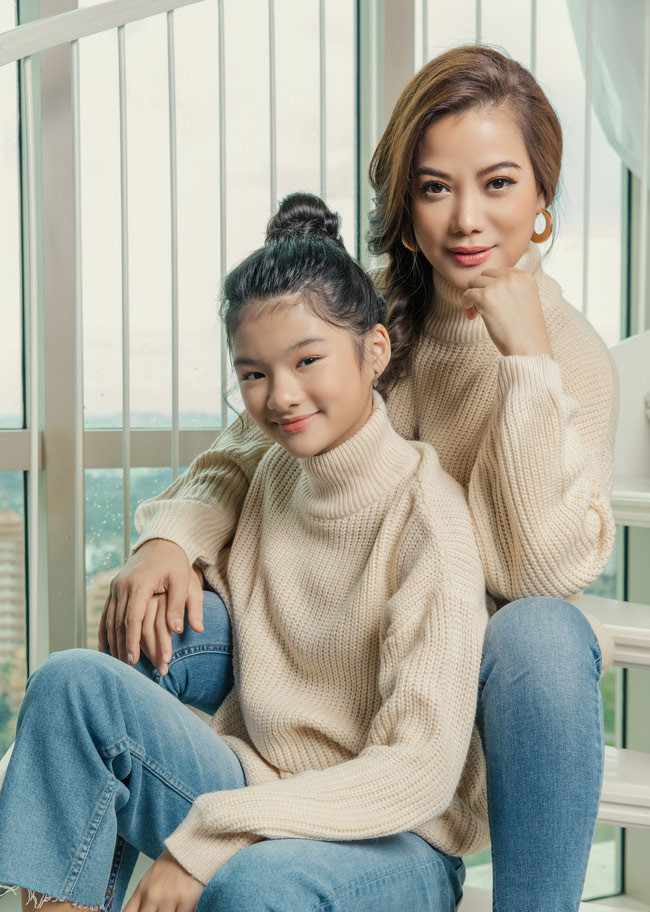 So với những bạn cùng trang lứa, Bảo Tiên lớn và chững chạc hơn. Hiện cô bé đã cao gần bằng mẹ Trương Ngọc Ánh.