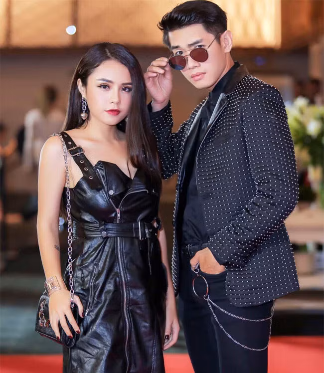 “Tạm biệt bạn, hãy sống vui và sống tốt nhé! Đã suy nghĩ rất nhiều từ vài tháng nay để viết nên đôi dòng này vì Trinh vốn là người dễ bị tác động bên ngoài lên cảm xúc cá nhân. Nhưng giờ đây, khi mọi thứ nguôi ngoai hơn, khi lòng bình yên hơn, khi đã ‘hết buồn và hết vấn vương’, Trinh muốn chính thức thông báo về việc mình là ‘người tự do’ được một khoảng thời gian”, Thái Trinh viết trên trang cá nhân.