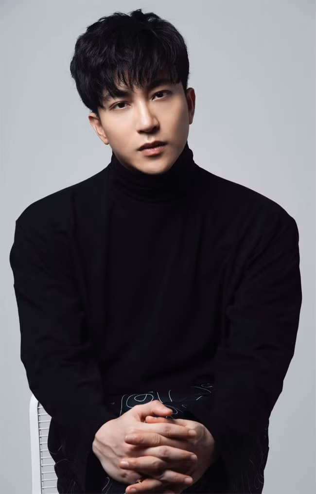 Từ khi vào Nam hoạt động nghệ thuật, theo chia sẻ của B Trần, mỗi năm anh đóng 1-2 phim, thu nhập hơn 1 tỷ.