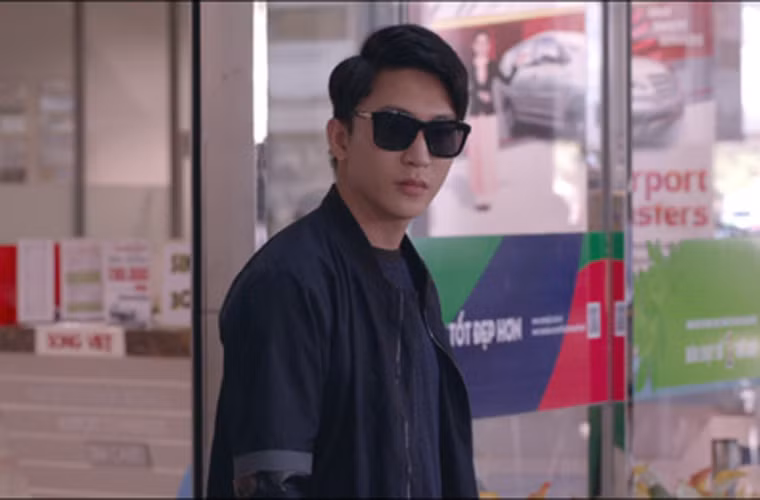 Sau đó B Trần được mọi người nhớ mặt quen tên qua bộ phim sitcom 5S online.